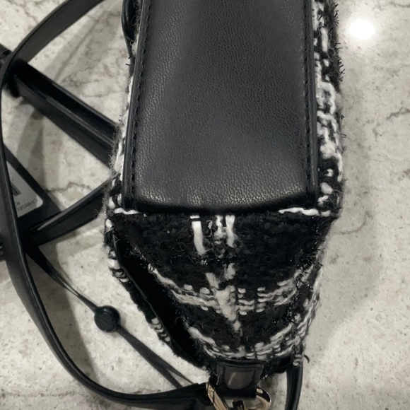 NWT DKNY Women’s Crossbody Shoulder Flap Handbag Purses Removable Strap - Picture 6 of 11